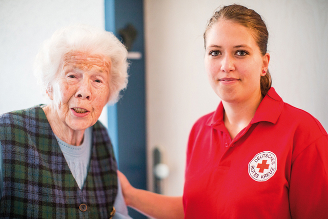 Inklusion und jung und alt, Rotkreuz Symbolfotos, Babysitterausbildung, Flugdienst, Kontakt-/Begegnungsstätte für Arbeitslose, Kleiderläden / Kleiderkammer, Ambulante Pflege